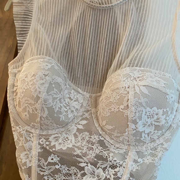 Moda Lace Crop - Picture 7 of 7